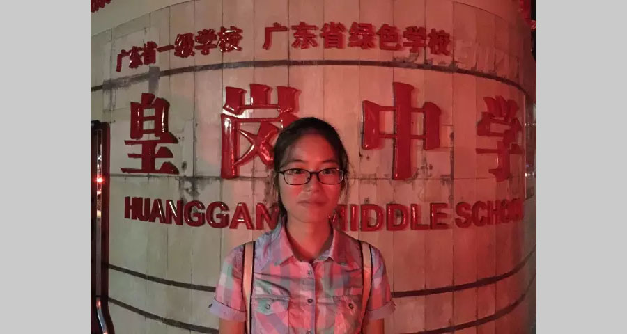 013-別看這副瘦弱肩膀可是可以扛起大梁的哦！此時(shí)已經(jīng)華燈初上了，來(lái)個(gè)影吧，留一個(gè)紀(jì)念